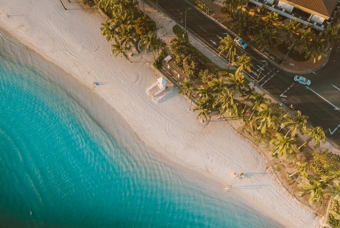 Tourist Traps to Avoid in Hawaii - Waikiki Beach